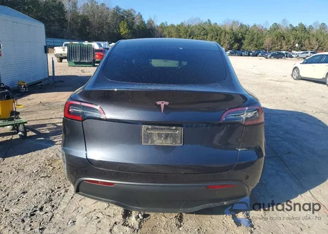 2024 Tesla Model Y z USA, uszkodzony, nr VIN 7SAYGDEDXRF155285